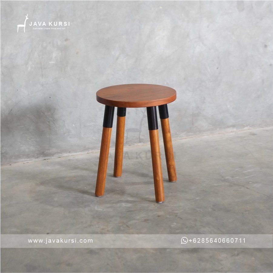 Stool Kafe Bulat Kayu Jati stool kafe bulat kayu jati, stool kayu jati, stool cafe kayu jati, stool minimalis, stool cafe, stool bulat, kursi stool kayu, kursi cafe kayu jati, bangku bulat kayu, bangku cafe kayu, kursi bar kayu jati, furniture kayu jati, furniture cafe, furniture Jepara, java kursi